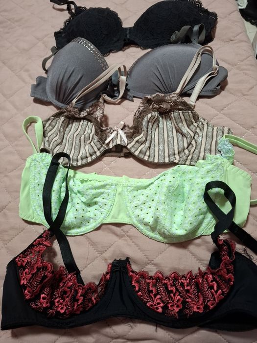 Продавам сутиени 75б