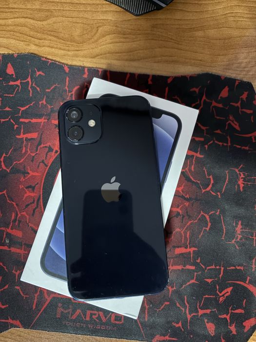 Vând Iphone 12.