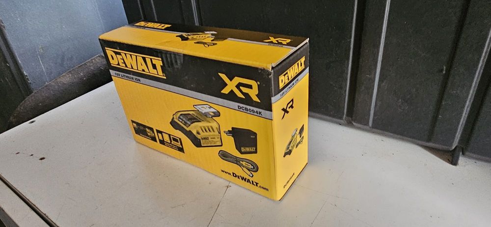 Adaptor (încărcător) DeWalt DCB094K