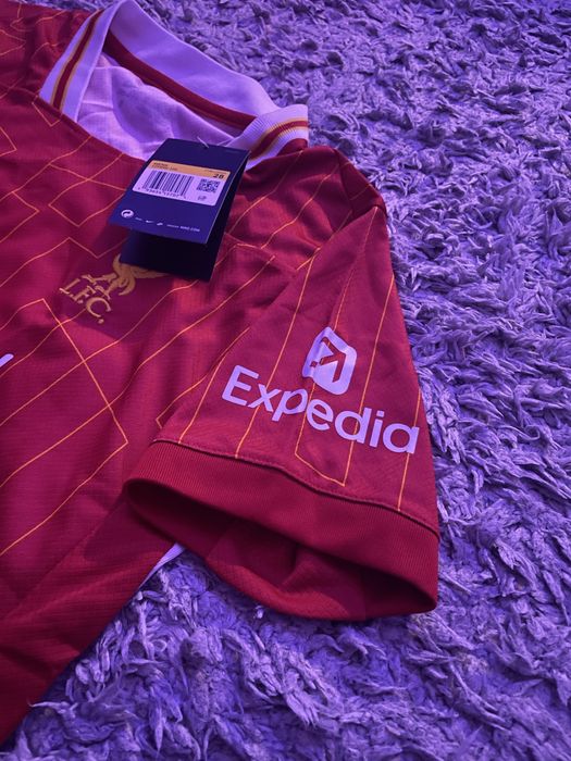 Compleu Liverpool, mărimea S, nou, cu eticheta