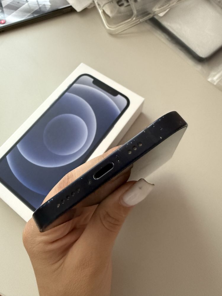 Iphone 12.