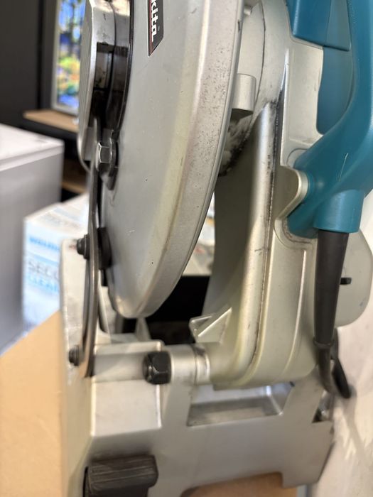 Отрезна машина Makita LC1230