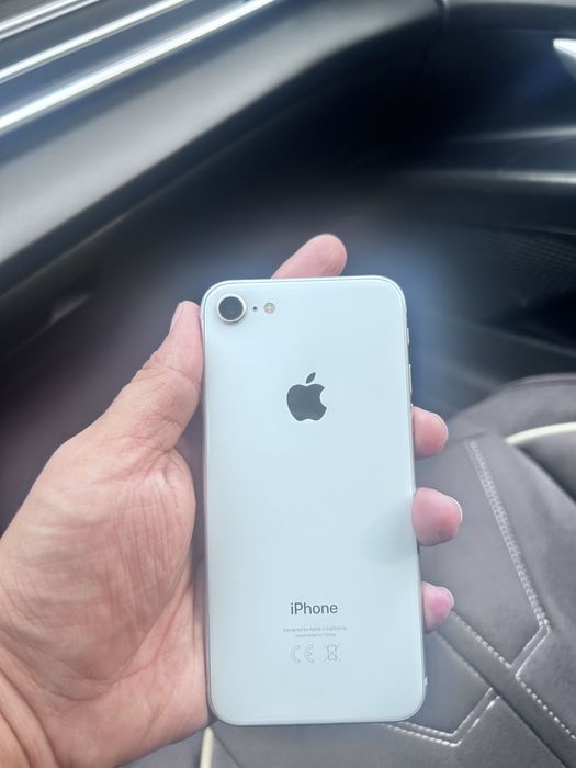 Айфон 8 продам.