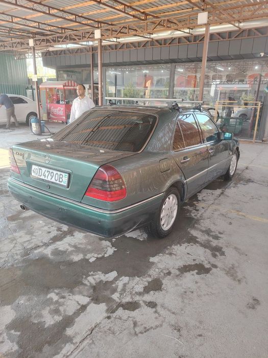 Мерседес. w 202  сотилади
