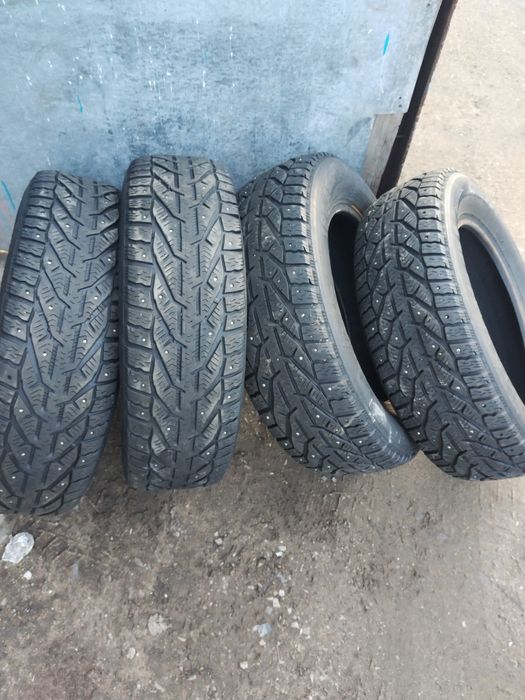 Продам шины Зимние на 15