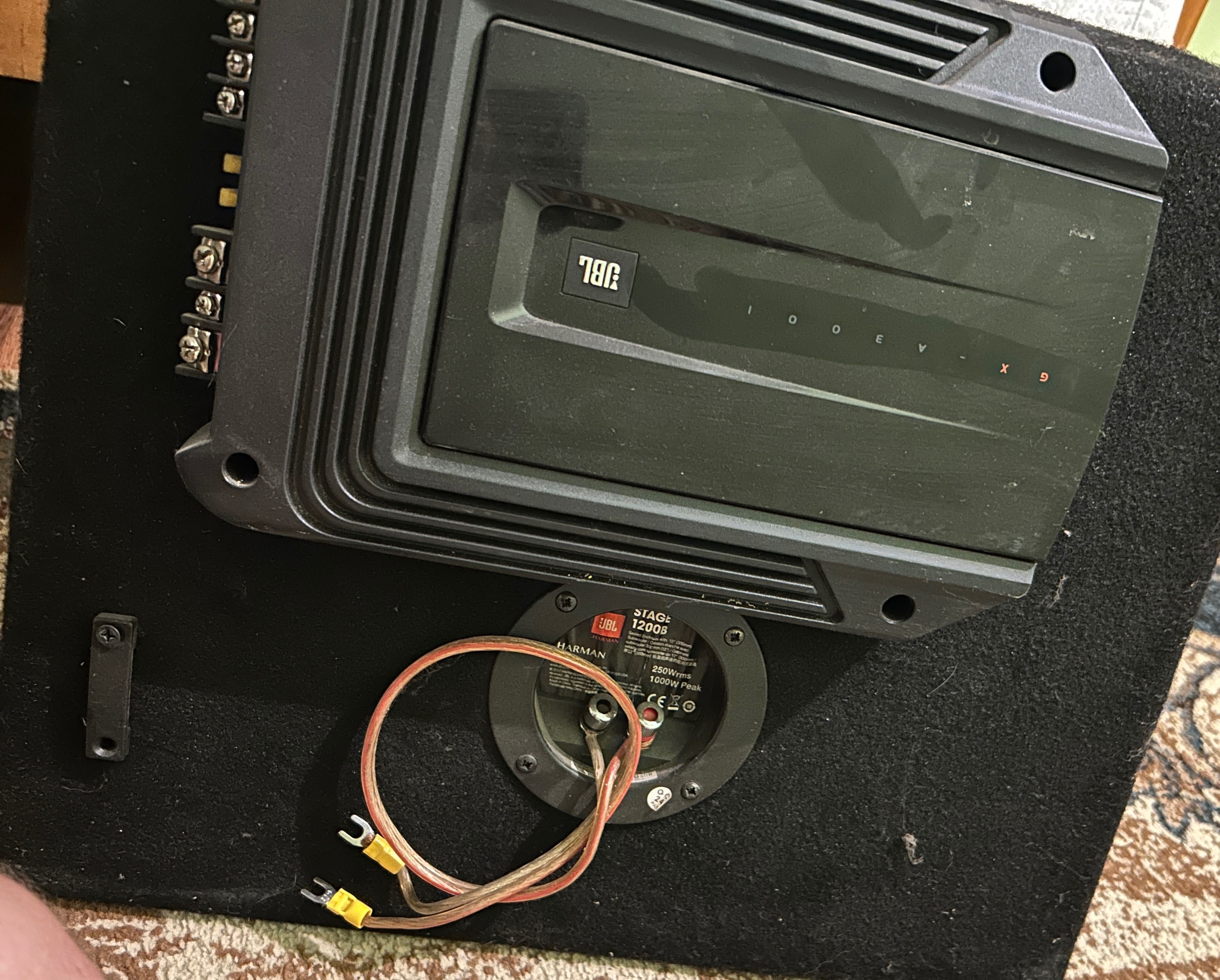 Subwoofer auto plus stație