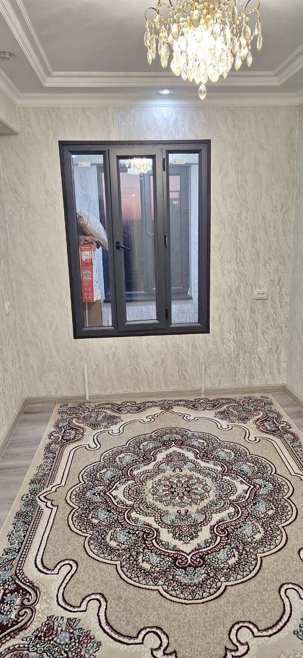 Tozza yashay oladigan. Yosh oilaga yoki qizlarga beriladi.