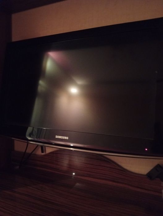 Продам почти новый тв Samsung 32 не смарт