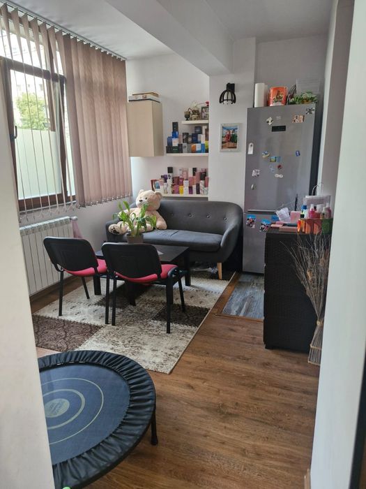 Apartament 3 camere mobilat si utilat la parter