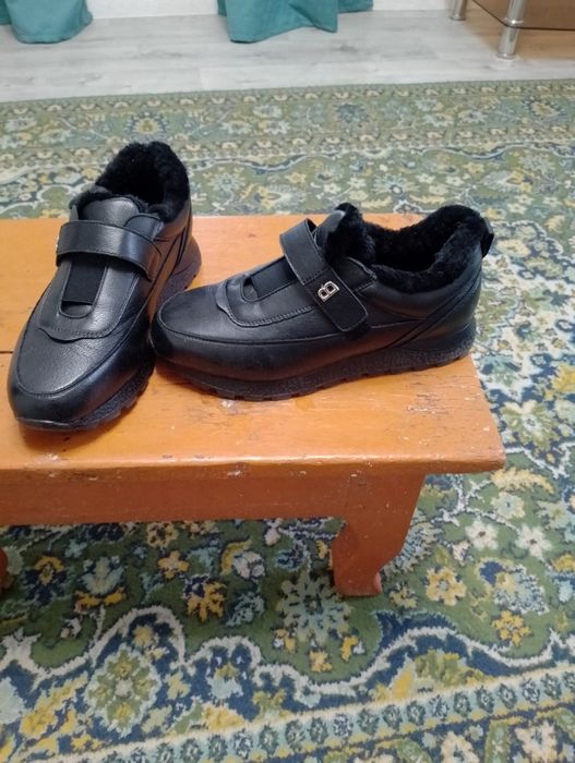 Продам зимние кроссовки новые 32000 Натуральная кожа натуральный мех