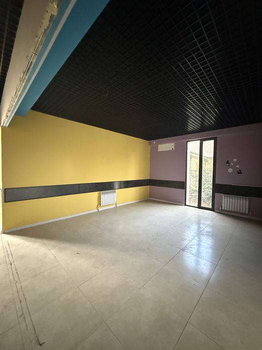 Вдоль центральной дороги сдается коммерческое помещение