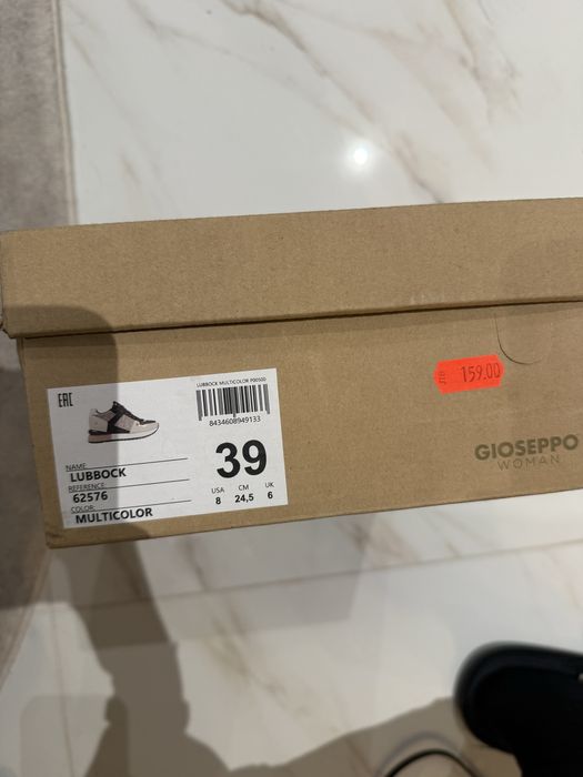 Чисто нови сникърси Gioseppp
