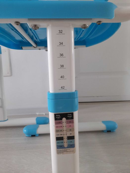 Set birou si scaunel reglabil pe inaltime