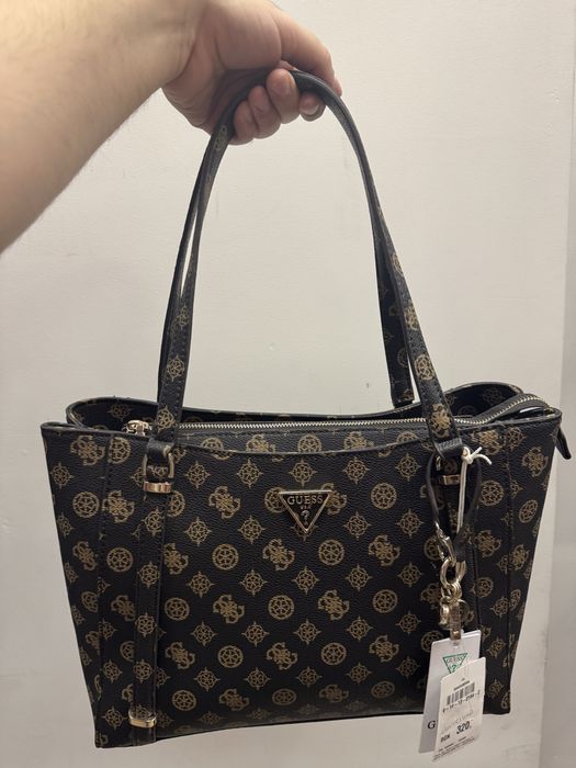 Дамска чанта Guess