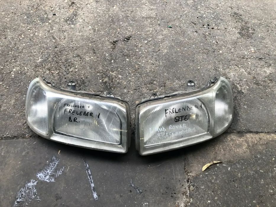 Far stanga/Far dreapta  faruri Land Rover Freelander 1 2002