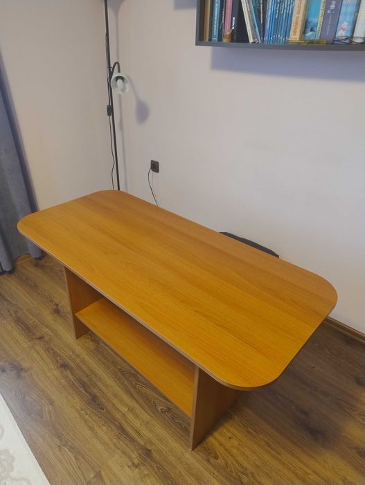 Продавам холна маса