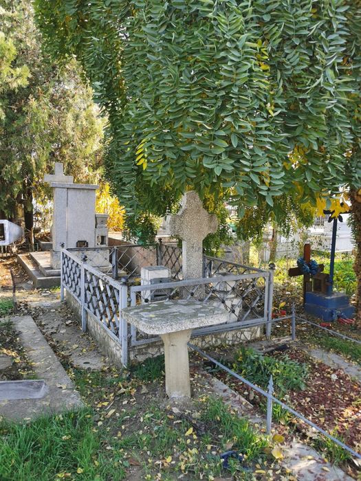 Vând donez loc de veci Eternitatea