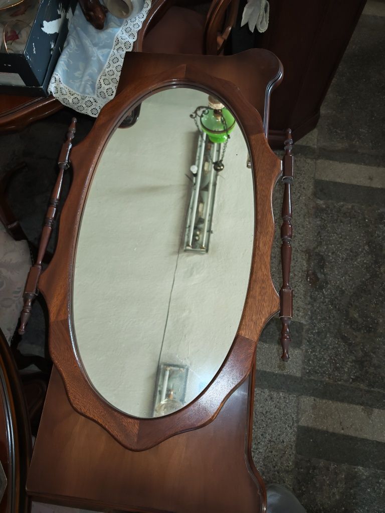 Класическо шкафче с огледало