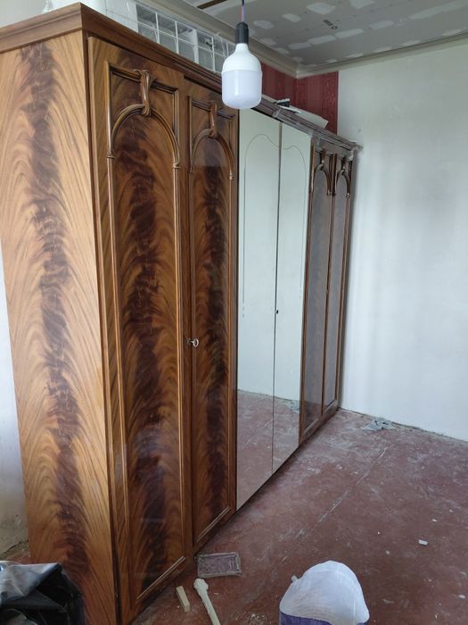 Продам итальянский шкаф