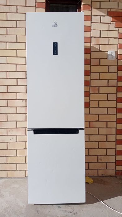 Холодильник морозильник ғана істейді