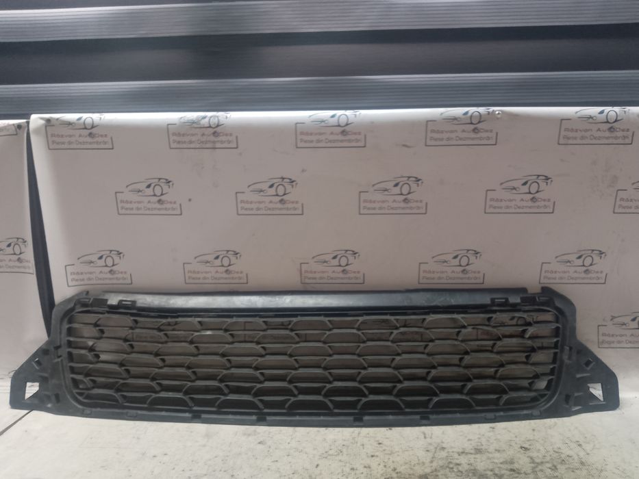 grila bara fata dacia duster 2014