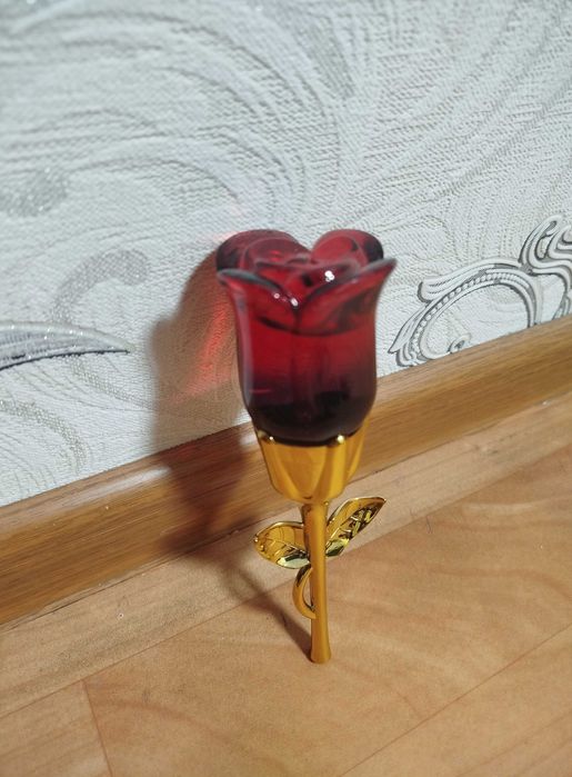 Духи женские, парфюмерная вода в форме красной розы