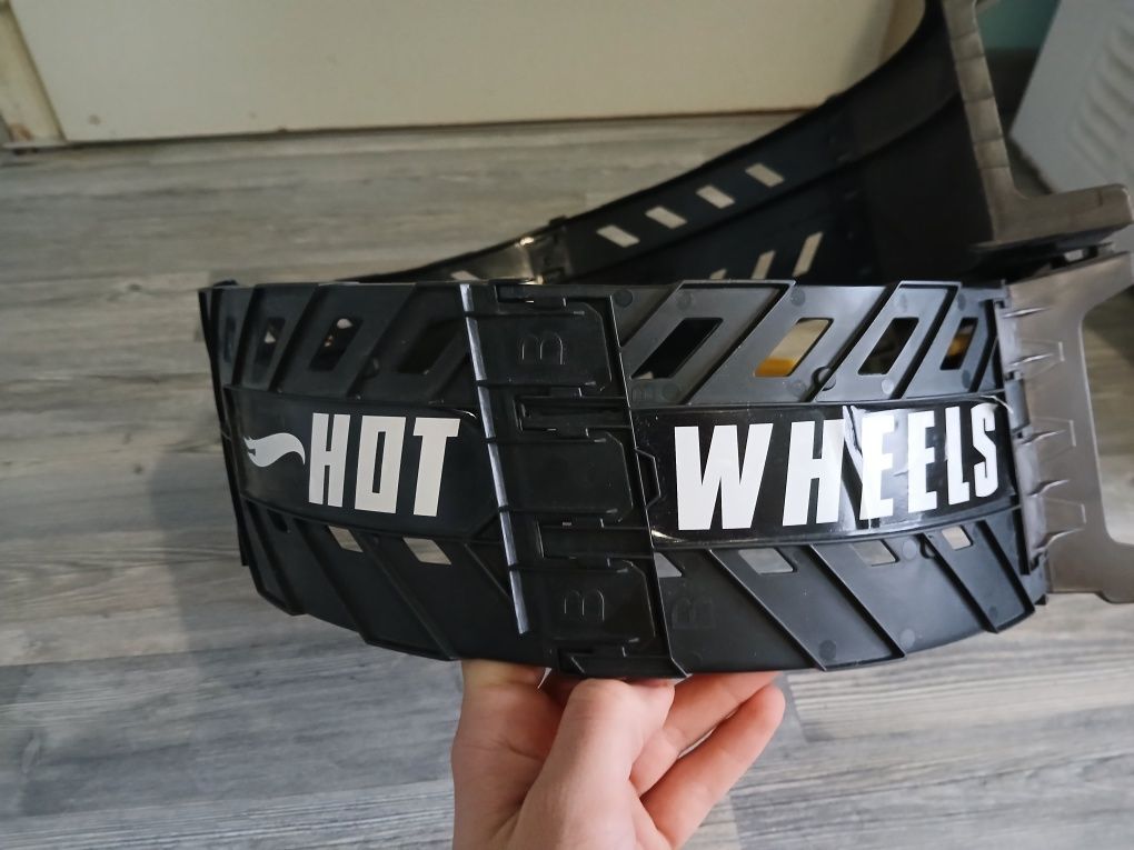 Hotwheels лупинги с изстрелвачка  и паркинг