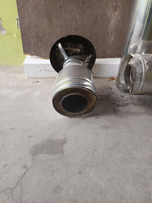 Cos de fum izolat cu vată.