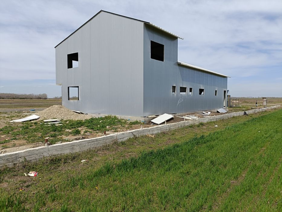 Hala pe structura metalica 14x25