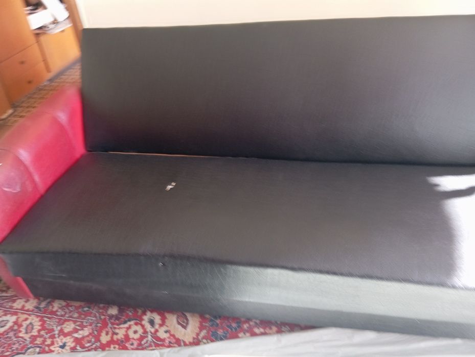 Диван за хол,2броя фотьойли и две табуретки с колелца