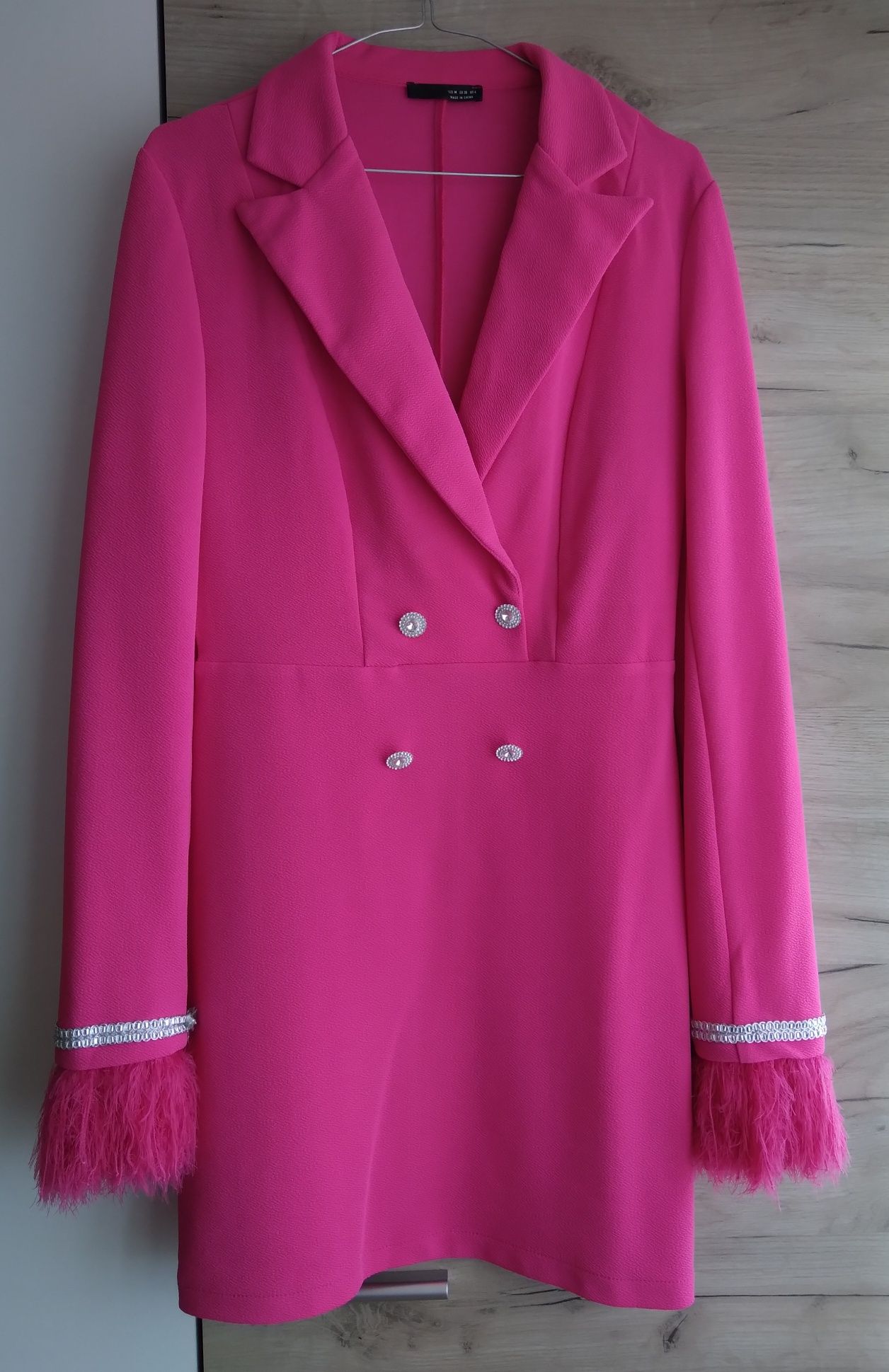 Rochie cu pene fucsia