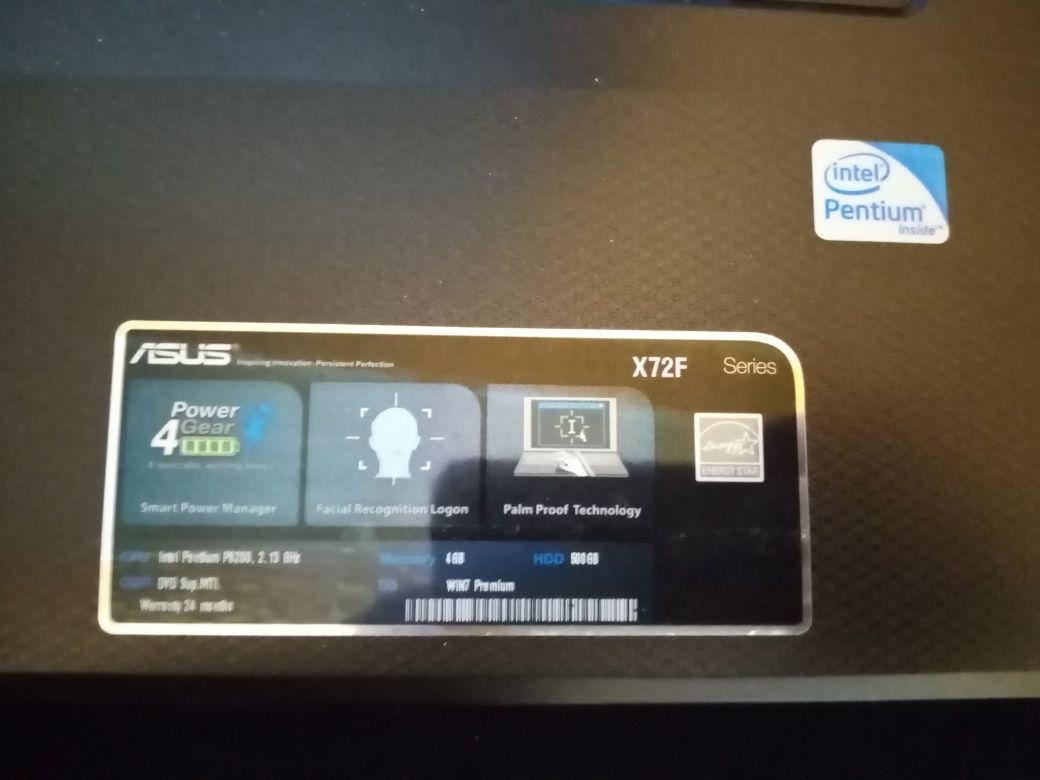 Laptop asus cu ecran mare 17'' 4 giga ram hdd 500 giga