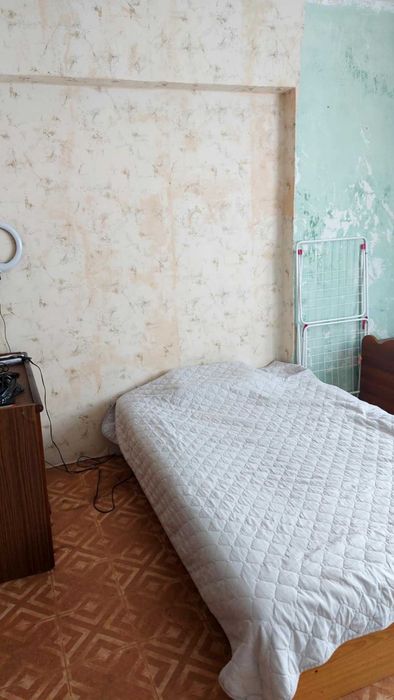 Продава се тристаен апартaмент в кв. Любен Каравелов с възможен бартер