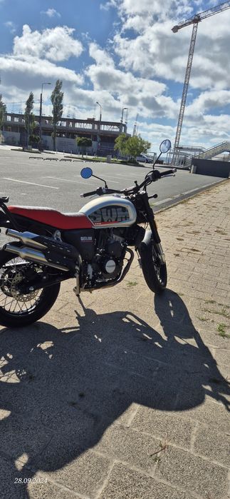 Vand motocicleta SWM Outlaw A1 125cc ABS 11kw/15cp ca noua in garantie