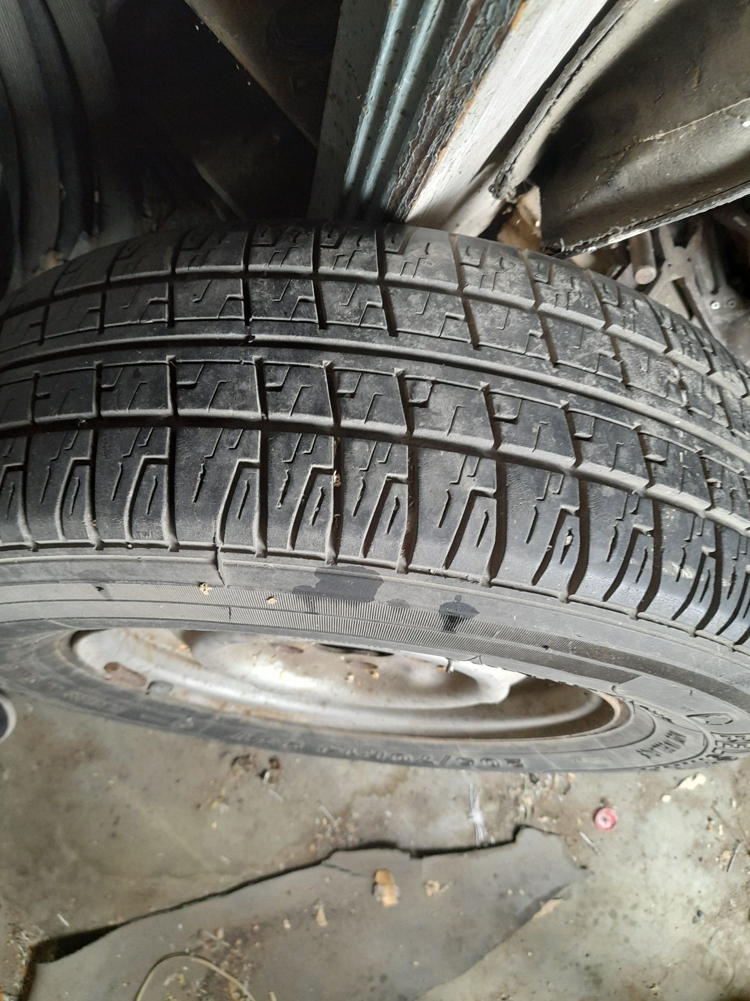 Продам колесо 205/70R14