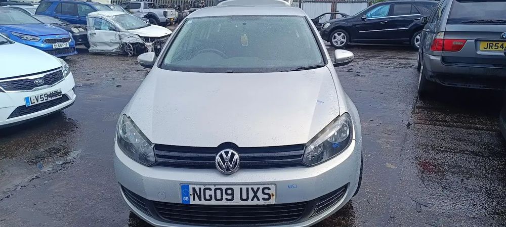 Dezmembrari / Dezmembrez Volkswagen Golf 6 1.6 CAYC cod cutie LHW cod culoare LR7L