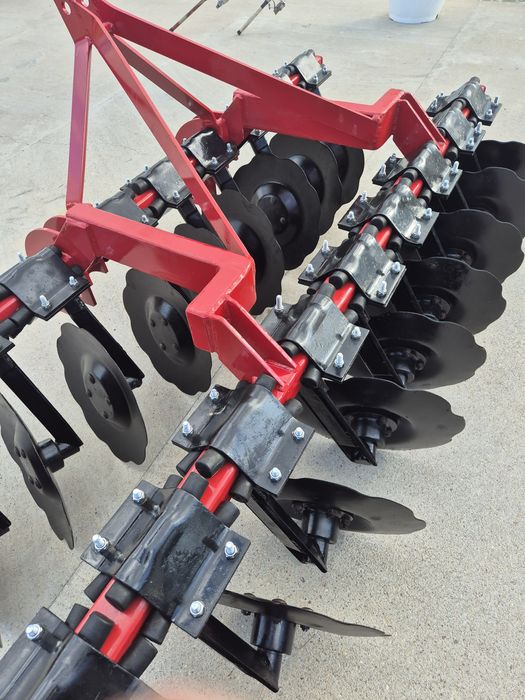 Продавам Дискова брана 2.2м за трактор 50 до 80 к напълно  отслужена