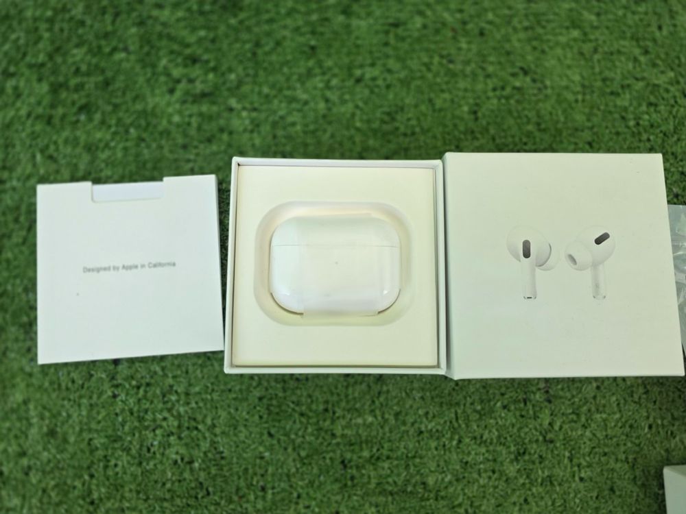 Комплект IPhone 15 [128 GB], Watch Series 6 и AirPods Pro (1st Gen)