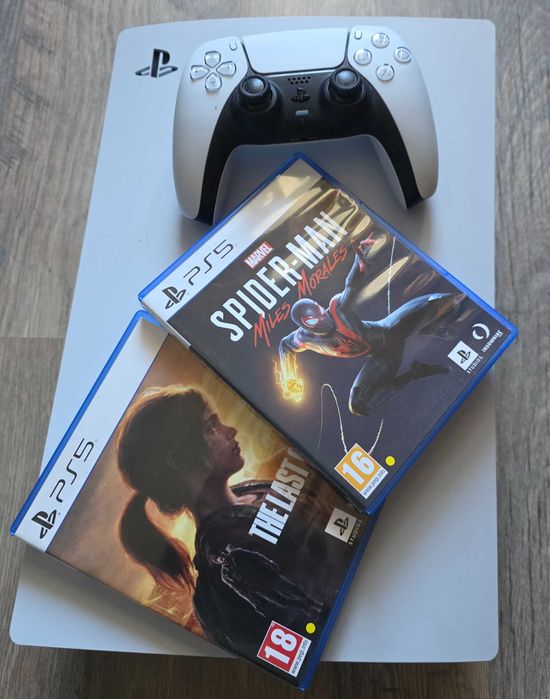 Продавам PS5 + 2 Игри