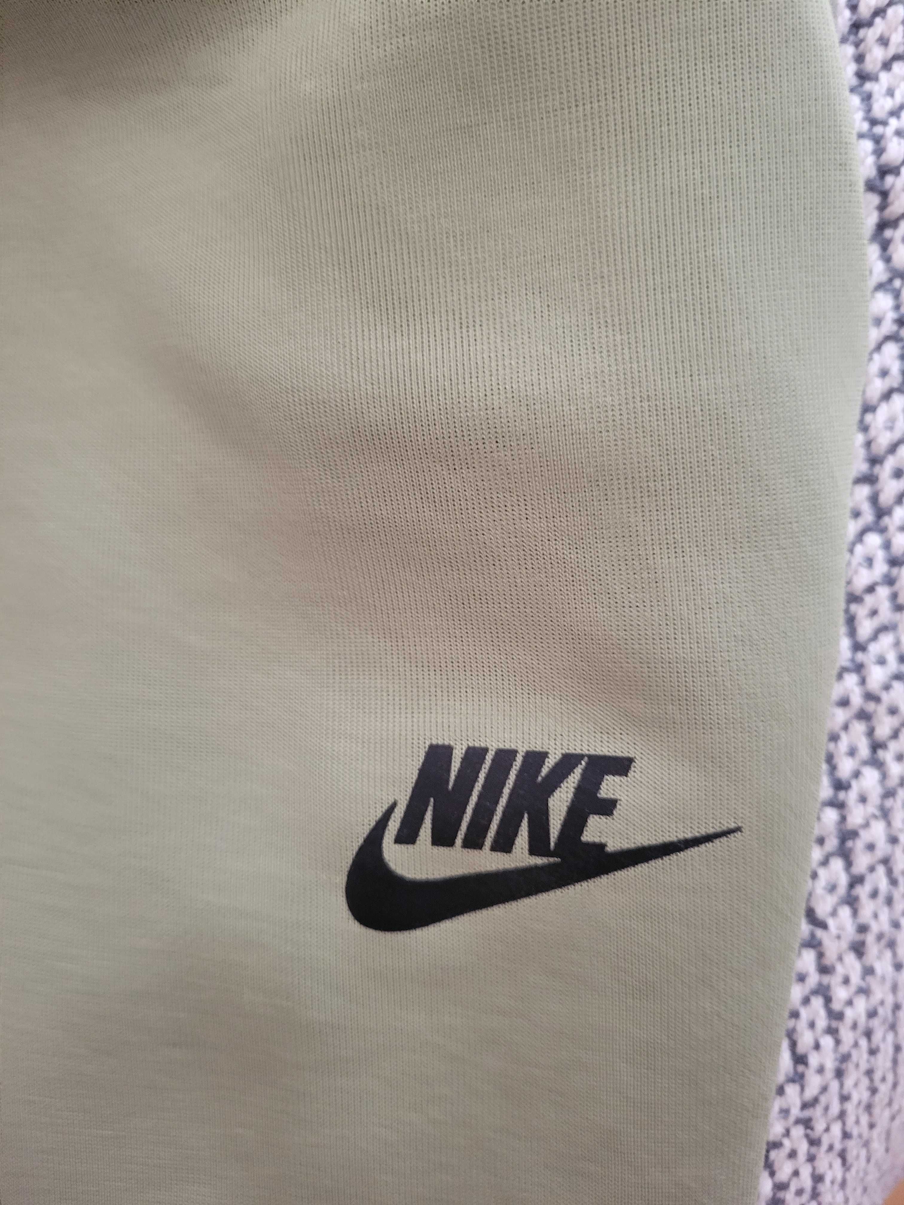 Nike Tech Fleece - чисто ново, взимано от сайта на Nike - размер L