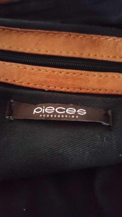 Pieces маркова пътна чанта от естествена кожа