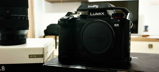Panasonic Lumix s5, Sigma 24-70mm f 2,8, carduri,adaptor,2 baterii etc