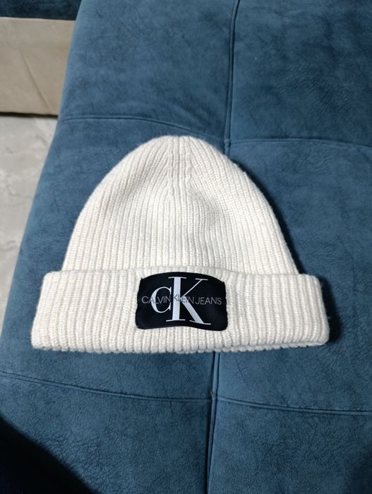 Женская шапка Calvin Klein Jeans