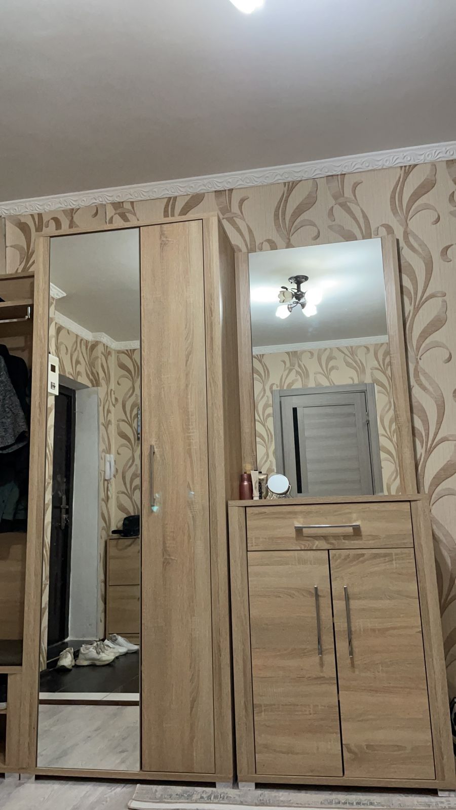 Продам прихожую.