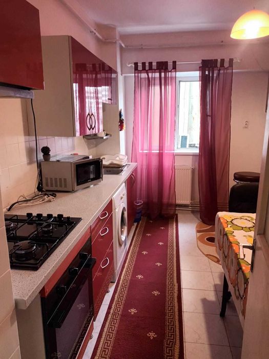 Apartament 3 camere Etj 2 de inchiriat zona Ultracentrala Universitate