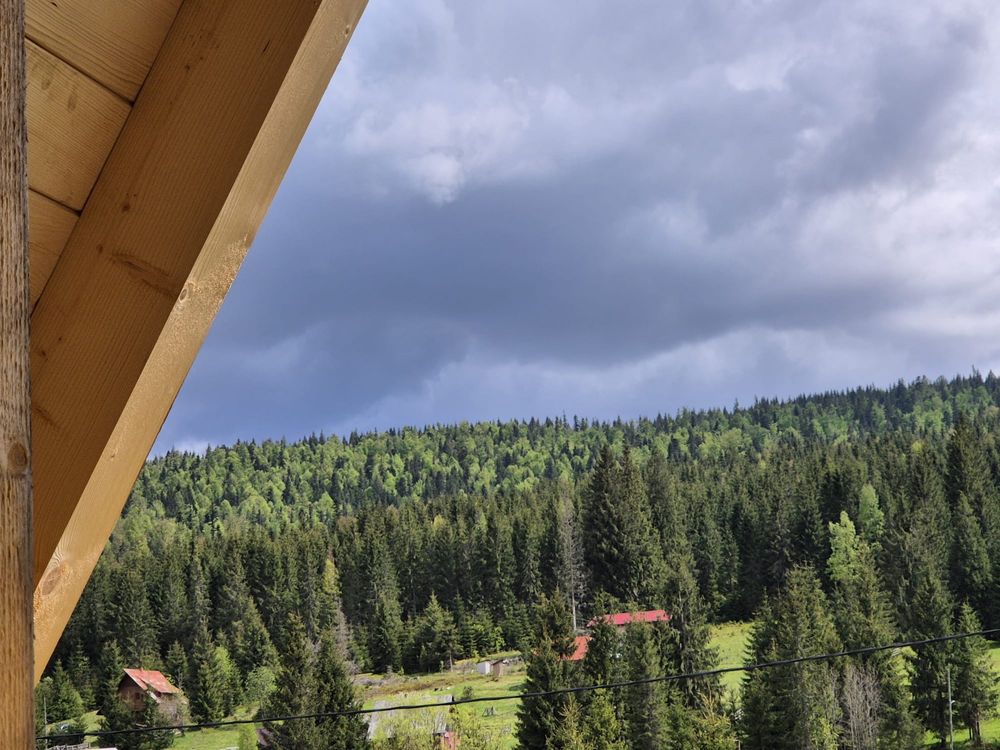 Cabana A-Frame de vânzare – Munții Apuseni, langa lacul Belis