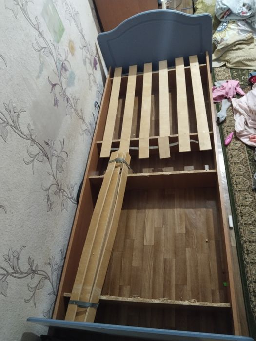 Кровать спальная