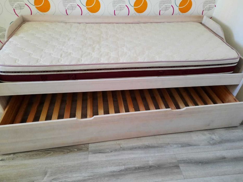 Продам детскую кровать с матрасом, с нишей (производство - Россия)