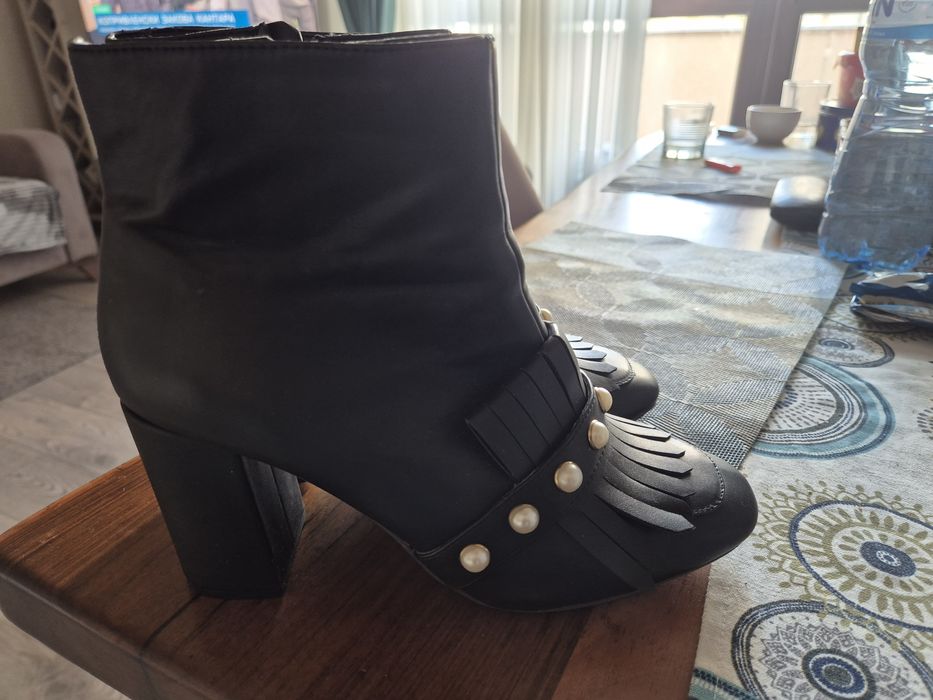 Боти черни с перли, слагани 3 пъти