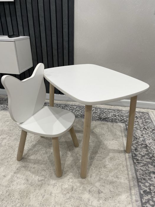 Детский столик со стулом